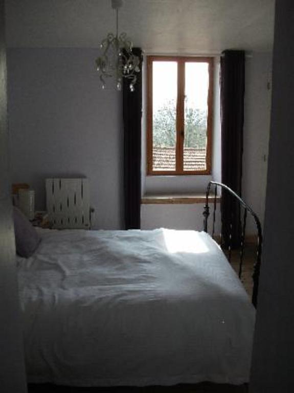 مبيت وإفطار Saint-Pardoux-lʼOrtigier 38 Friaudour الغرفة الصورة